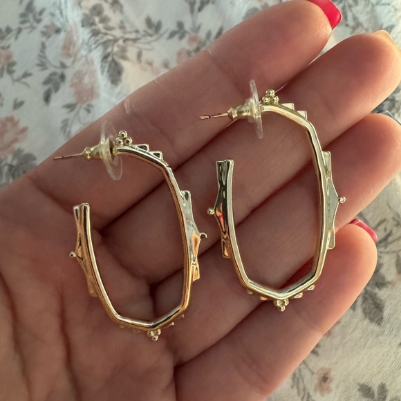 Kendra Scott Gold Textured Hoop Earrings - Picture 1 of 1